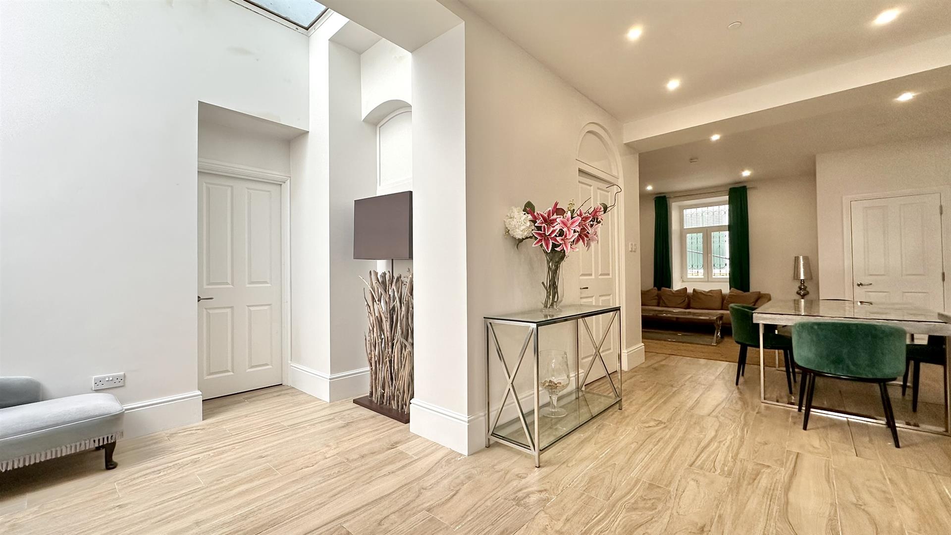 Image of House - 6 Bedrooms - 2 Bathrooms for Rental in Town Area-Gibraltar, Image 20